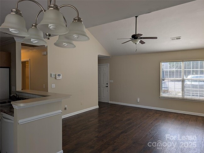 Building Photo - 125 Foxglove Dr