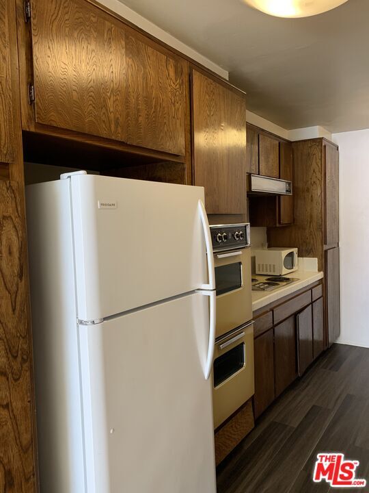 Building Photo - 927 N Kings Rd