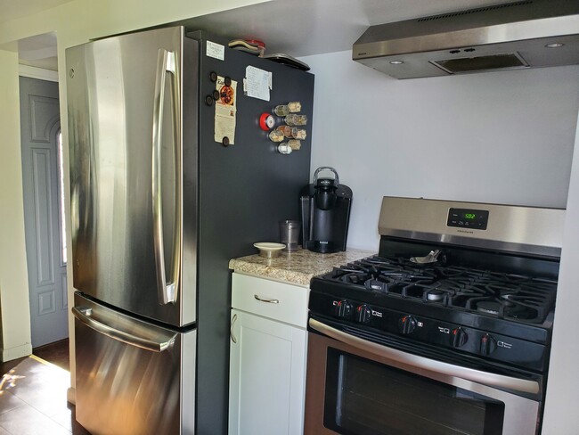 Kitchen - 100 Lincoln Mills Rd
