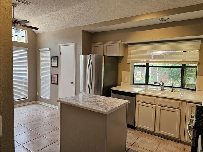 Foto del edificio - 8205 Monona Ave.