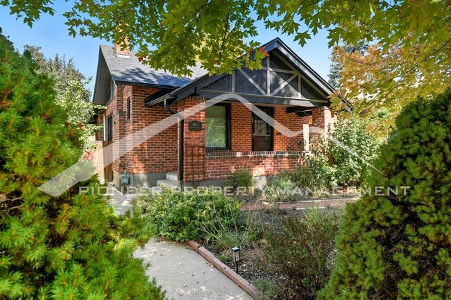 Building Photo - Charming Home with Central AC and Fenced Yard