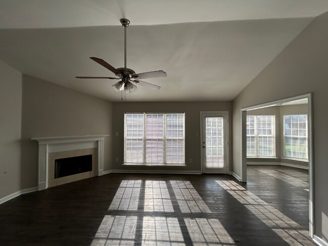 Foto del edificio - Spacious 4BR/2BA Olive Branch Home | 1,965 Sq Ft, Modern Fireplace, Bay Window & 2-Car Garage