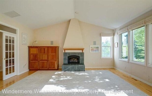 Building Photo - 3126 NW Buttercup Dr
