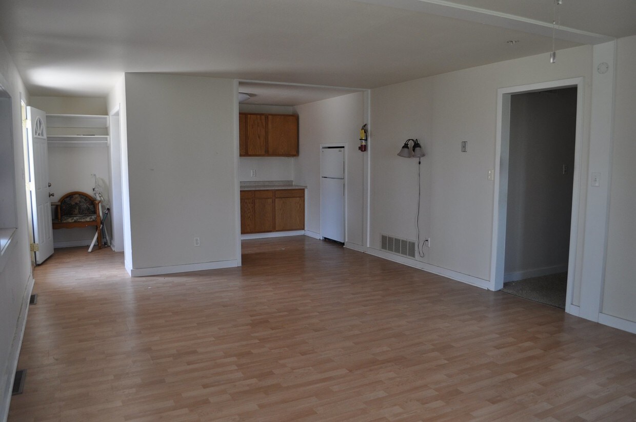 1409 Burrel Ave SE, Cooperstown, ND 58425 Apartments in Cooperstown