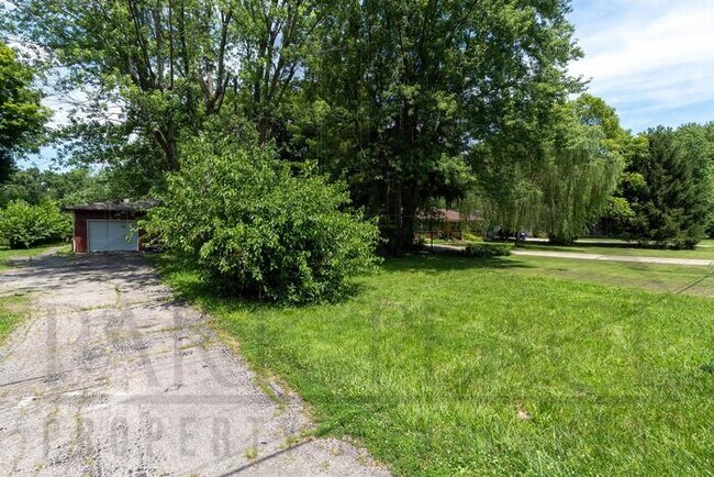Building Photo - 2260 E Thompson Rd, Indianapolis, IN, 46227