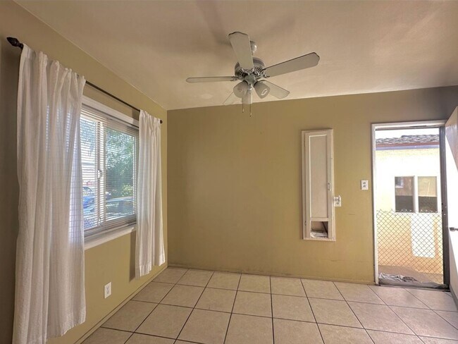 Foto del edificio - 3661 Webster Ave