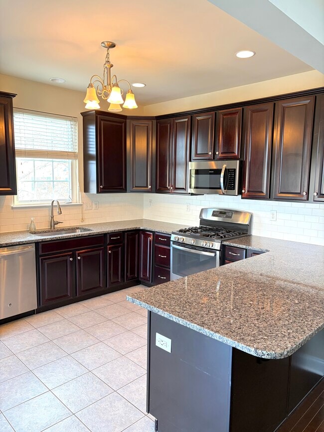Building Photo - 6137 Valley Forge Dr