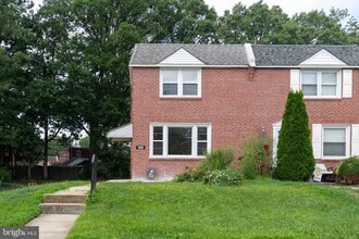 Building Photo - 526 Michell St