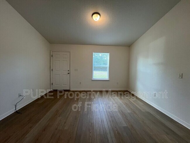 Building Photo - 517 Marion Oaks Manor