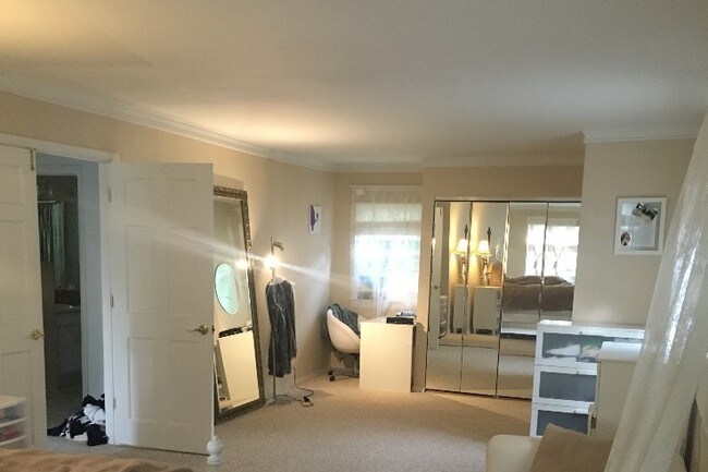 Foto del edificio - 30 Candlewood Dr