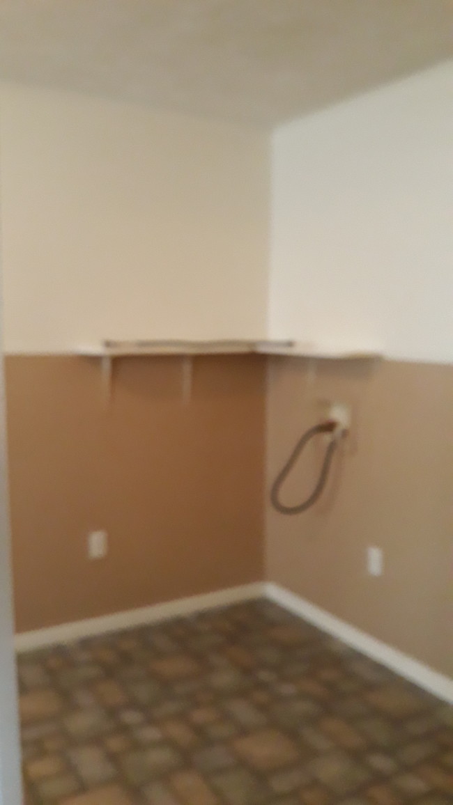 Washer/Dryer hookup - 501 Cherry Ave