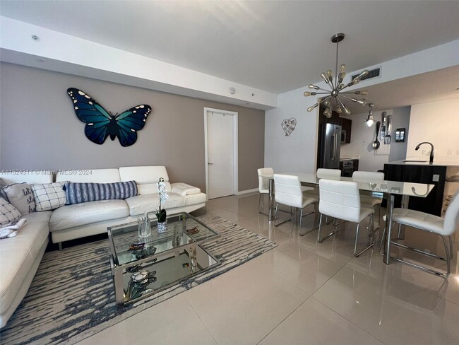 Foto del edificio - 488 NE 18th St