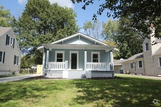 Building Photo - 625 E Cozy St
