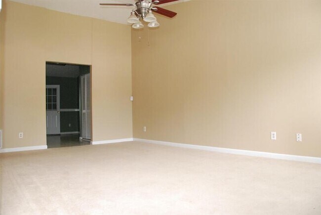 Building Photo - 1113 Tall Oak Dr