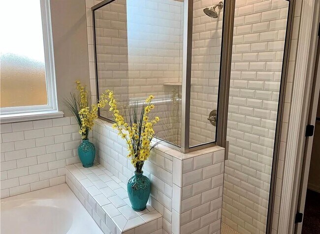Foto del edificio - 2 story custom home  Available 9/24/25