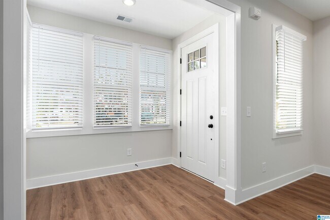 Foto del edificio - 1195 Windsor Sq