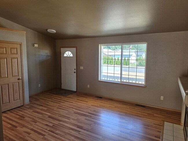 Foto del edificio - 15607 Parkview Dr SE