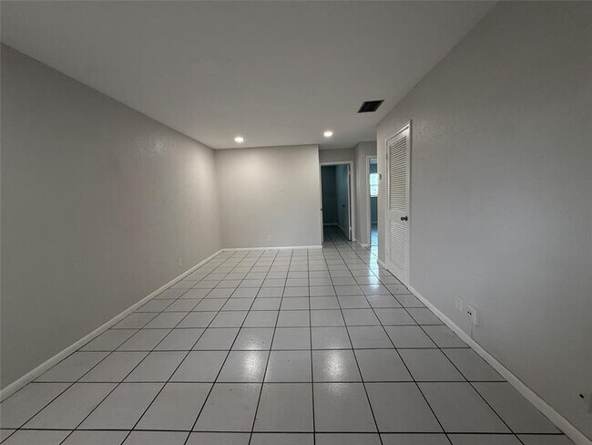 Foto del edificio - 511 W Kalmia Dr