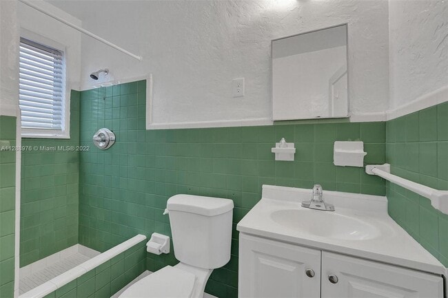 Building Photo - 1739 Moffett St