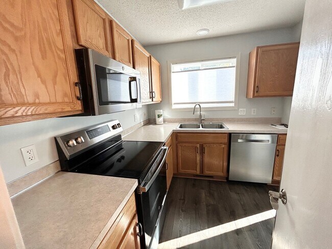 Building Photo - 15535 Flyboat Ln
