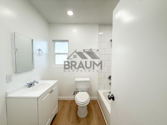 Foto del edificio - 13115 Oxnard St