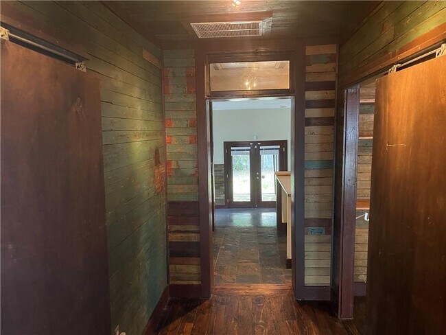 Foto del edificio - 744 Glass St NW