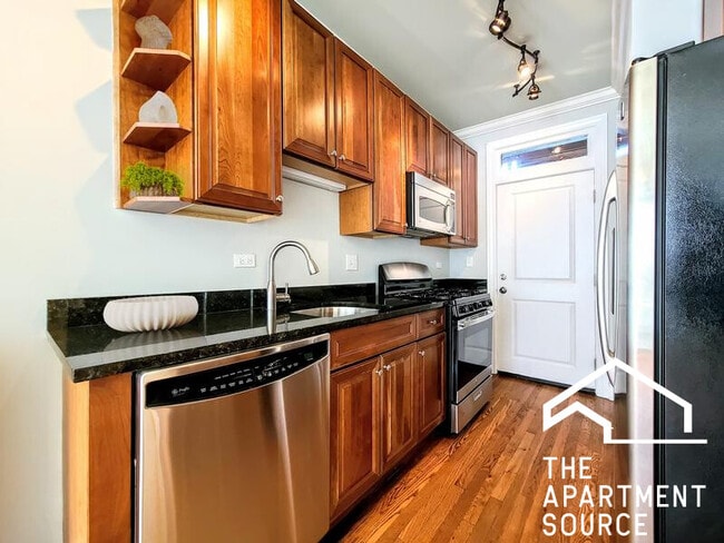 Foto del edificio - 736 W Addison St