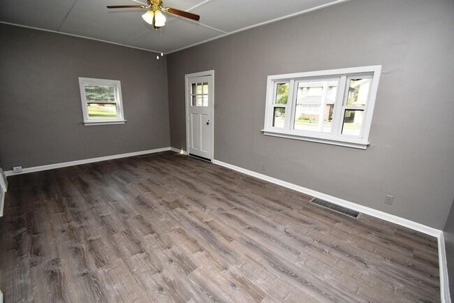 Building Photo - 2 bedroom 1 bath