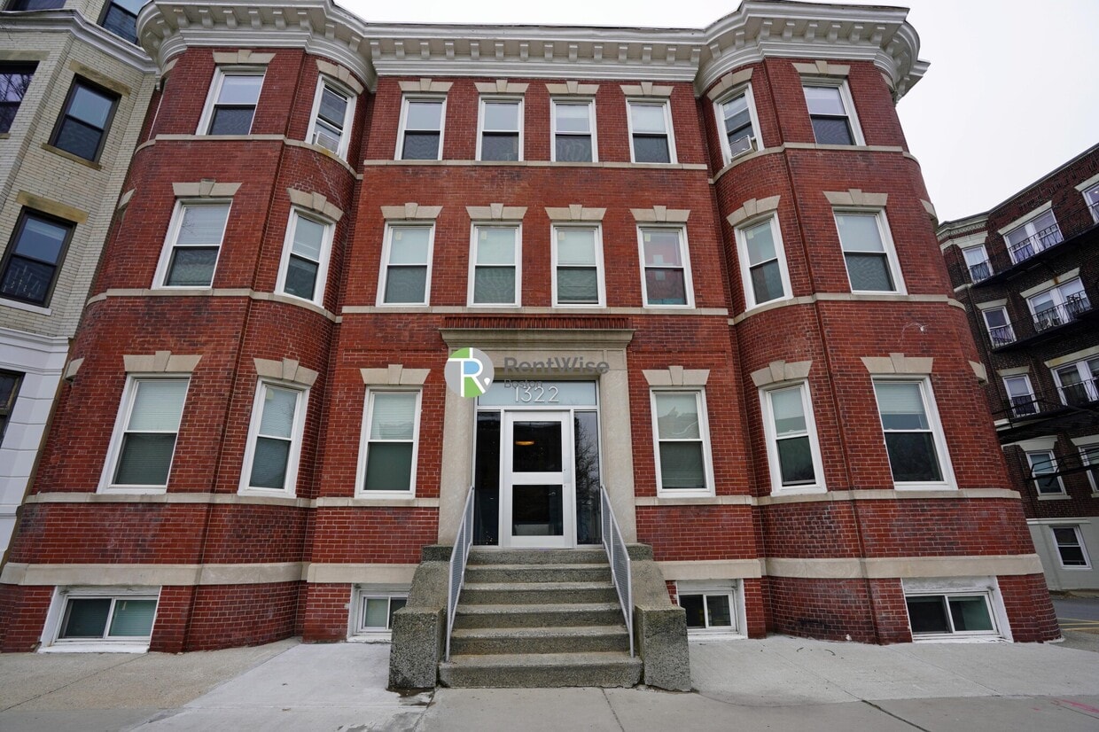Primary Photo - 1322 Commonwealth Ave