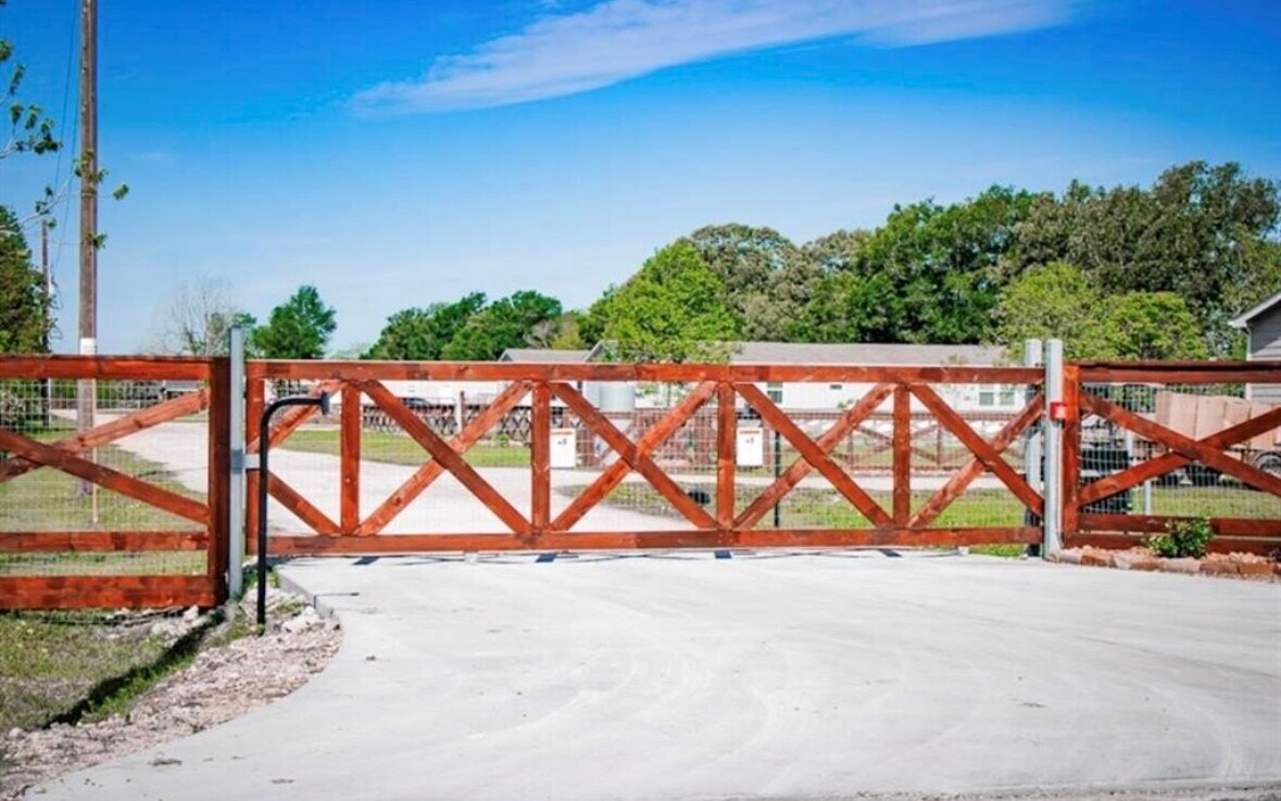 Foto principal - 1566 County Rd 610