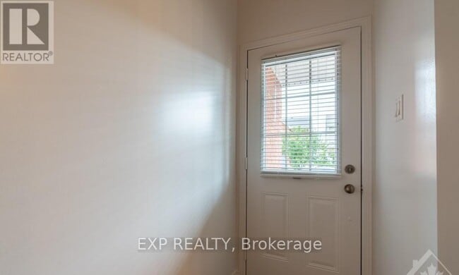 Building Photo - 282 Macoun Cir