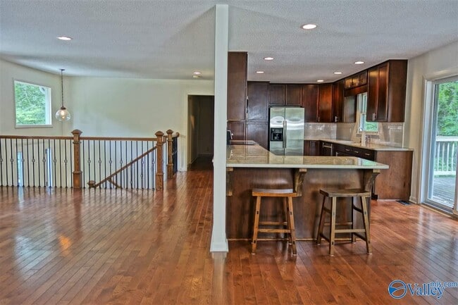 Building Photo - 3038 Heatherhill Dr SE