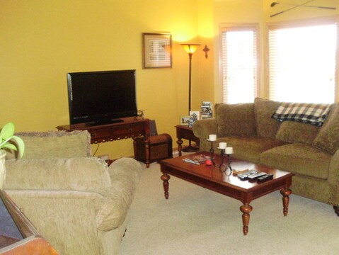 Building Photo - 121 Hill St