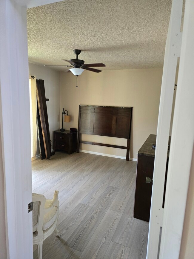 Building Photo - 210 Woodlake Wynde
