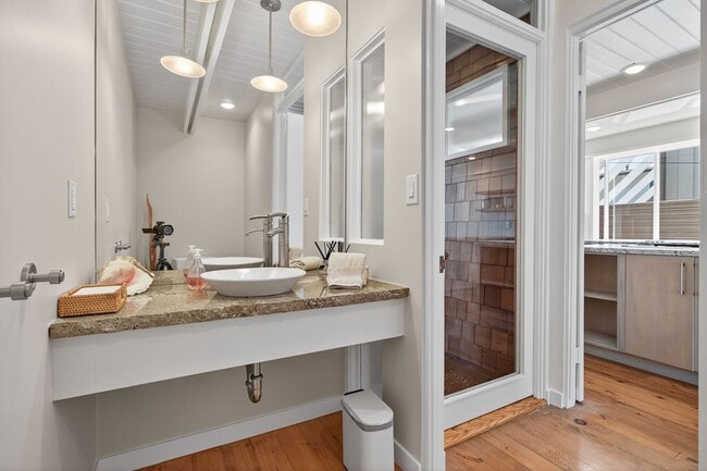 Building Photo - 5432 Rincon Beach Park Dr