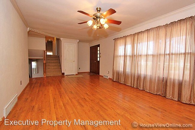 Foto del edificio - 3 br, 2 bath House - 1921 Huntington