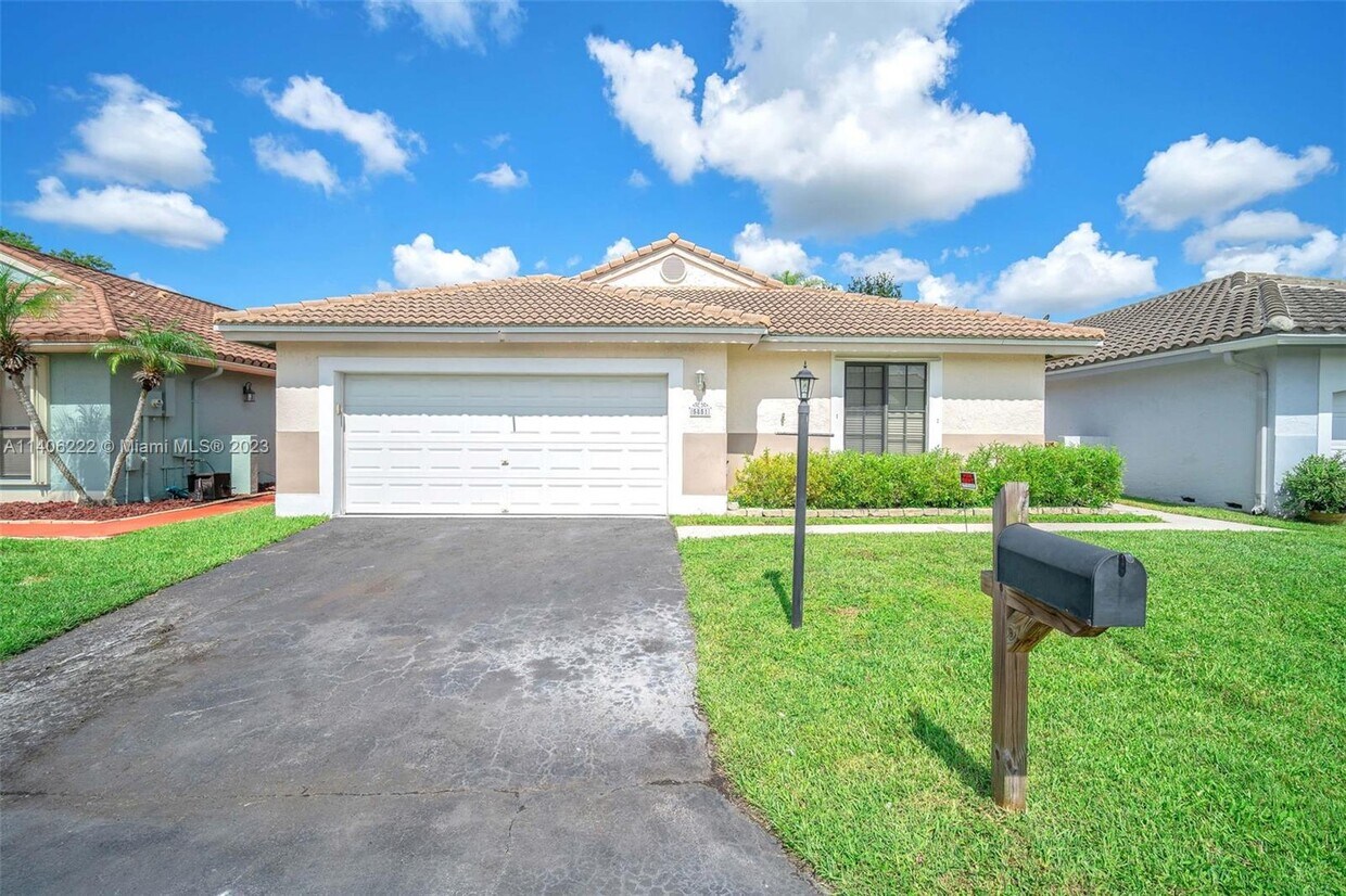 Primary Photo - 5851 Bristol Ln