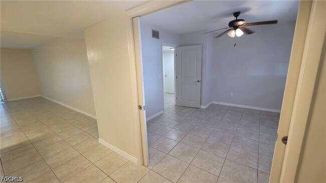 Foto del edificio - 1202 Cape Coral Pkwy W