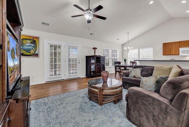 Foto del edificio - 765 Riverward Dr