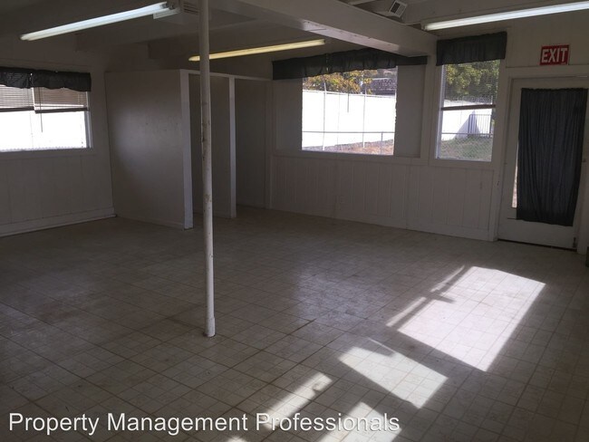 Building Photo - 2050 NW Vine St