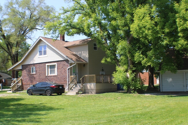 Building Photo - 13021 E 13 Mile Rd