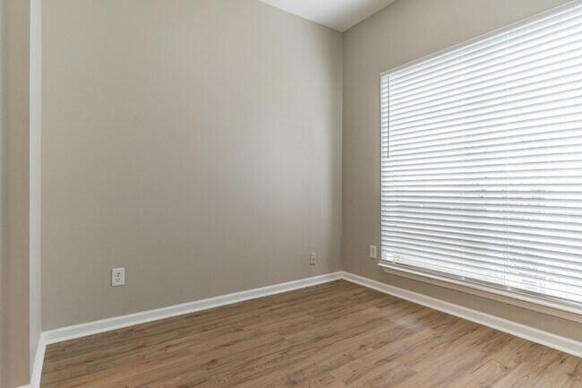 Foto del edificio - 5990 Forest Lakes Cove