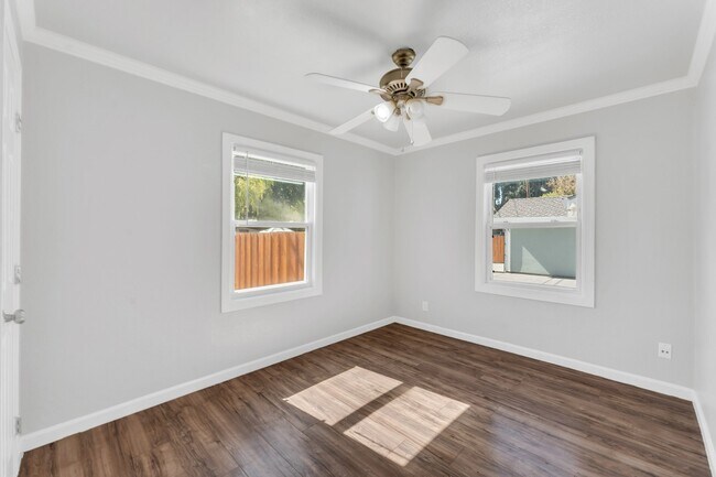 Foto del edificio - 916 Poplar Ave