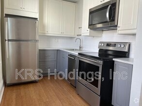 Building Photo - 423 London St