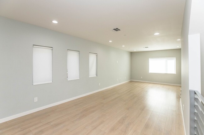 Building Photo - Contemporary Multi-Level Townhome - Prime ...