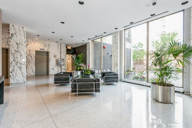 Lobby - 1460 N Sandburg Ter