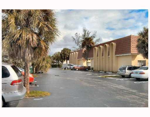 Building Photo - 11350 Royal Palm Blvd