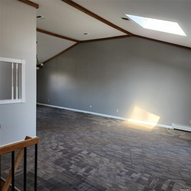 8 Carman Mill Rd, Massapequa, NY 11758 Room for Rent in Massapequa