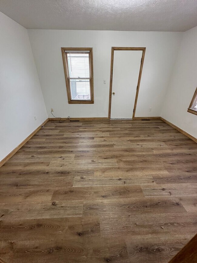 Foto del edificio - 3 Bedroom, 1 Bathroom House with Carport