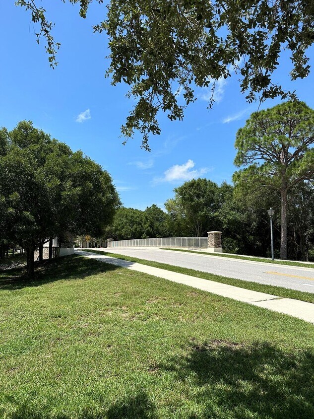 Primary Photo - 717 Dakota Dr